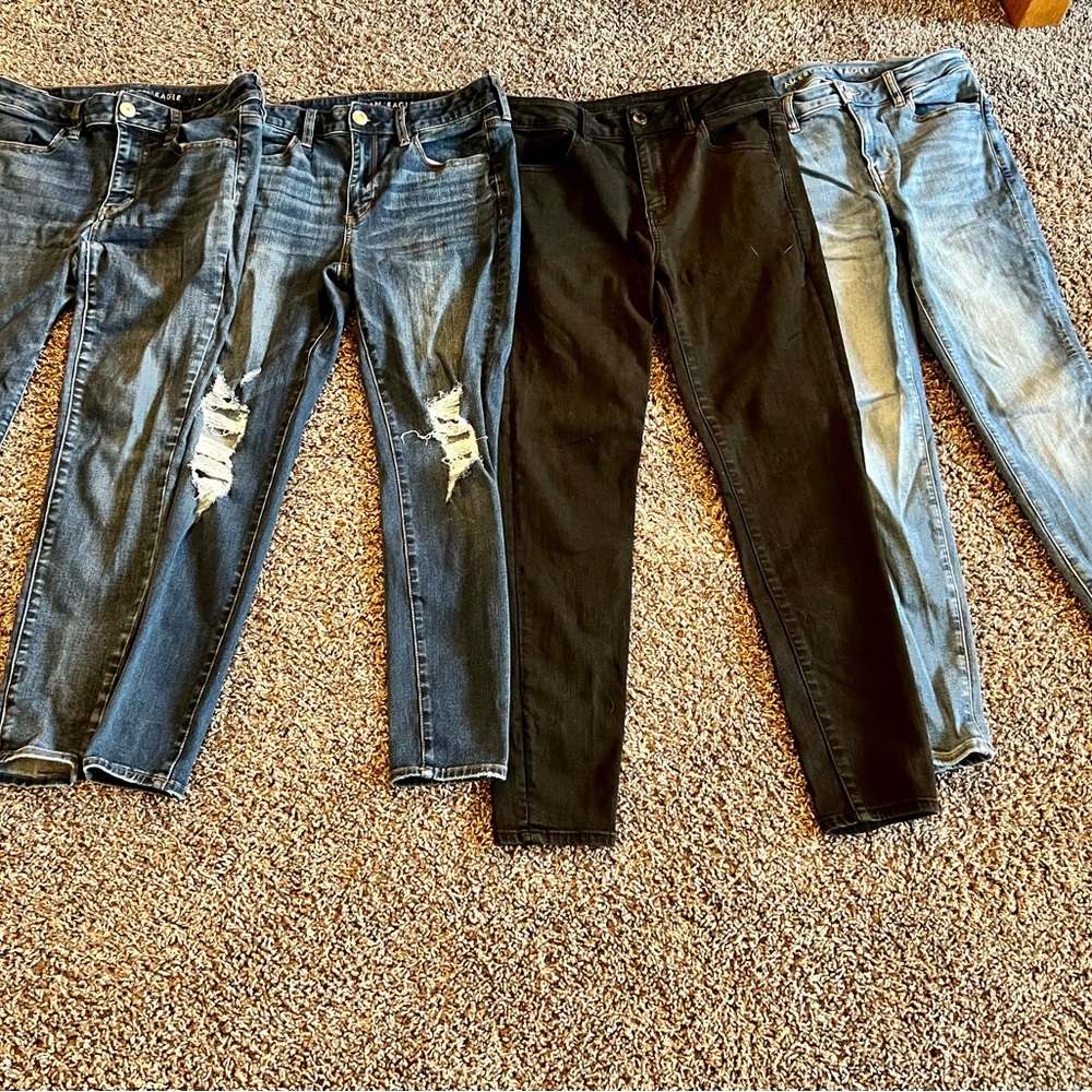 Woman’s American Eagle Jeans Size 8 Short